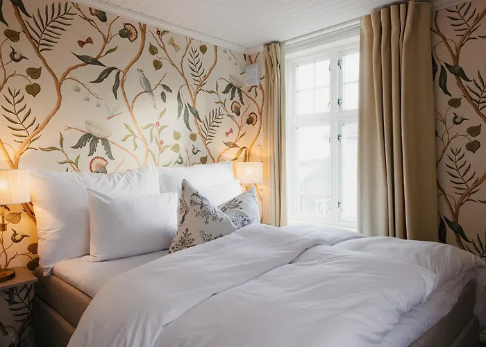 فندق Village & 3*